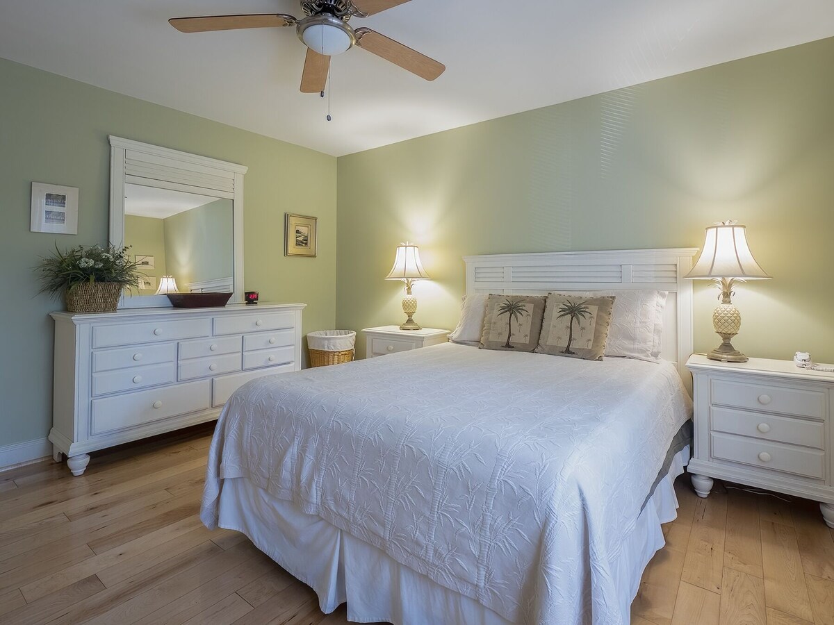 Marsh View Creekwatch Villa! 2 BR/2.5 BA! Neigborhood Pool!