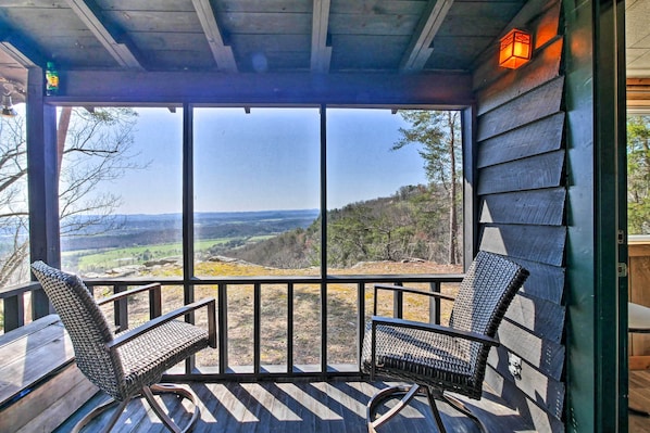 Menlo Vacation Rental | Cabin | 1BR | 1BA | 500 Sq Ft | Steps Required to Access