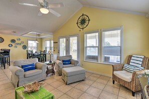 Living Room | Free WiFi