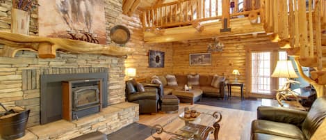 Pinetop-Lakeside Vacation Rental | 3BR | 3.5BA | 2 Stories | 2,496 Sq Ft