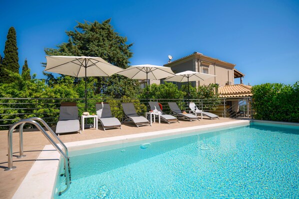 Poolside paradise%3A Enjoy sun%2Dsoaked days in your private oasis
