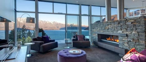 Large living area with sensational mountain views