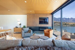 Cozy lounge with TV and fireplace – perfect for luxury stays
