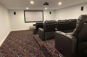 Movie Room - 12 seats that manually recline