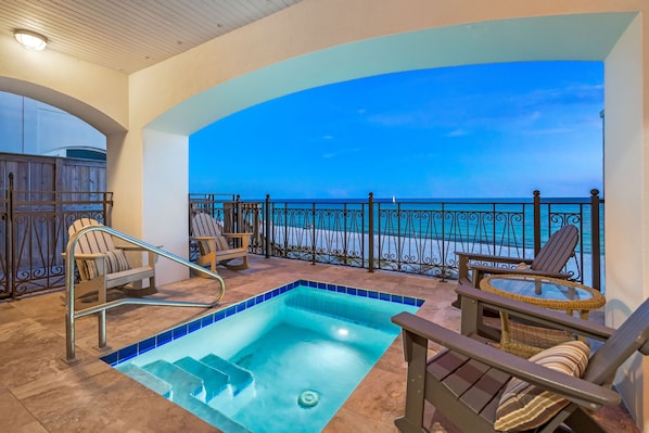 Enjoy Amazing Sunsets by your Private Pool!