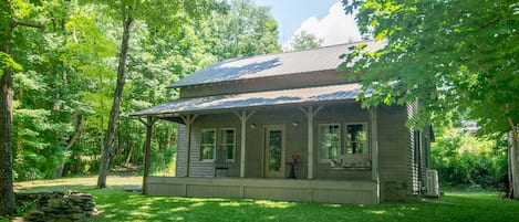 Welcome to Spout Branch Cabin in Warrensville NC (near West Jefferson).