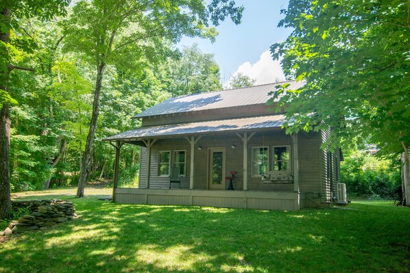 Welcome to Spout Branch Cabin in Warrensville NC (near West Jefferson).