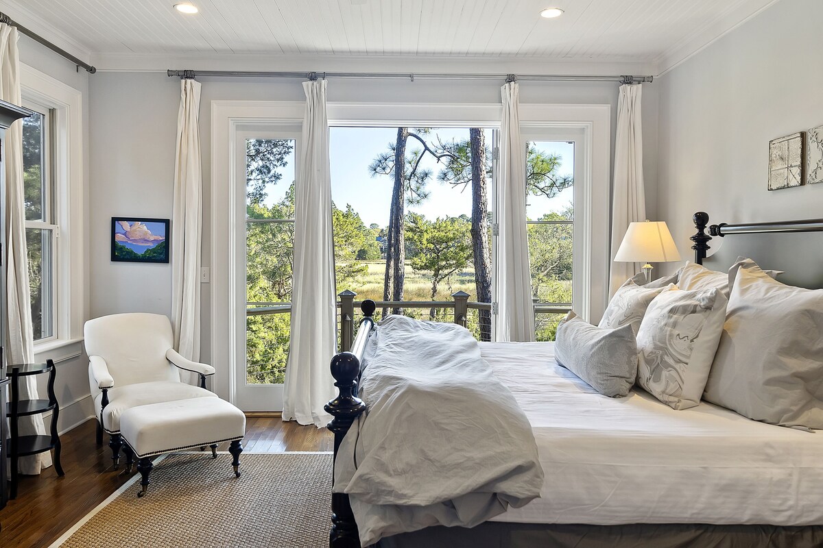 4BR Luxury Home with Heated Pool, Marsh Views – World Class Beach, Golf and Tennis!