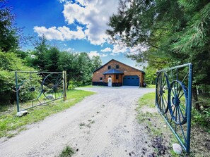 Coming up the driveway to Highland Lodge