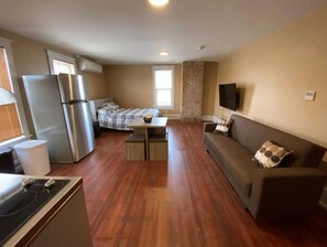 Apt 3B studio with full size bed