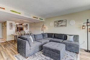 Living Room/Dining Room Combination