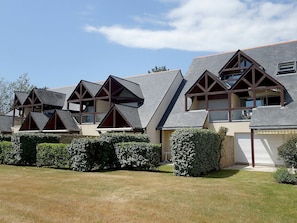 Plante, Ciel, Nuage, Fenêtre, Lot Terre, Herbe, Chalet, Zone Résidentielle, Maison, Design Urbain