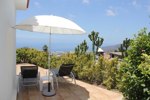 Seitliche Terrasse