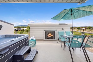 Rooftop Deck with Fireplace, Hot Tub and Amazing Views!