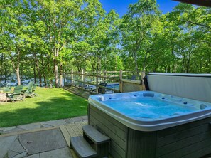 Relax in your private lakefront outdoor hot tub while soaking in the sun & view