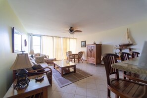 Table, Furniture, Living Room, Indoors, Lamp