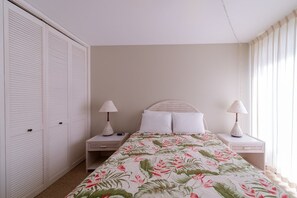 Indoors, Home Decor, Lamp, Furniture, Table Lamp