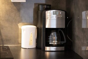 Kaffee und/oder Kaffeemaschine