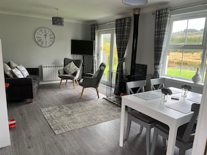 Lving room fview rom the entrance hall.