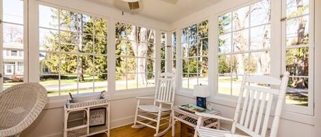 Sunroom With Lots of Light!