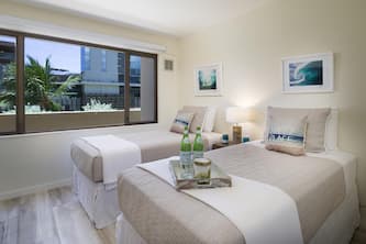 Waikiki One Bedroom Condo with Free Wifi, Cable, and Parking!