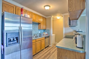 Kitchen | Fully Equipped w/ Cooking Basics