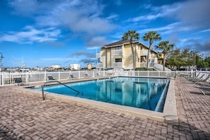 Sandpiper Cove | 5 Community Pools