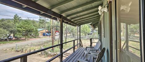 Pine Vacation Rental | 3BR | 2BA | 1,008 Sq Ft | Single-Story Cabin