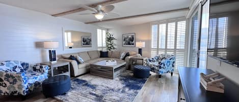 Mainsail 278 | Living Area with Gulf Views