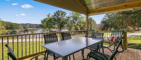 Welcome to the "Lake Life Cabin" at Hideaway Resort!