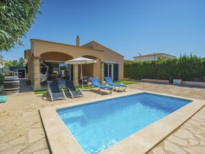 L'Eau, Plante, Ciel, Propriété, Piscine, Bâtiment, Bleu Azur, Ombre, Arbre, Herbe