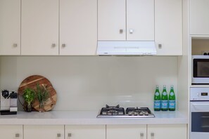 Modern kitchen with everything you need to entertain