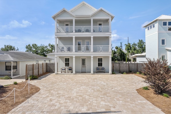 Welcome to Blessings by the Beach - Parking for 6