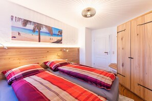 Ferienwohnung "Stefania" 80qm, 2 Schlafzimmer, Balkon-Schlafzimmer 1