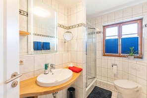 Ferienwohnung "Stefania" 80qm, 2 Schlafzimmer, Balkon-Das Badezimmer