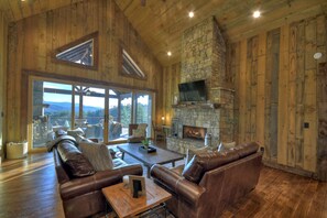 Breakaway Ridge- Living room area