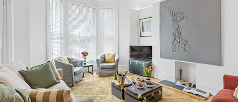 Dimmable lighting, Bluetooth soundbar, large HDTV, Netflix. Relax and enjoy!