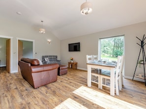 Living room/dining room | Dwrgi - Glanyrafon Lodges, Cwrt Newydd, near Llandysul