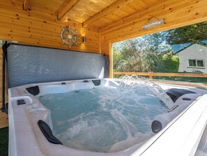 Hot tub | Sea Breezes, Anderby Creek, near Chapel St Leonards