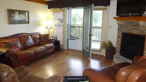 Living Room with Porch with View of Valley and Mountains
