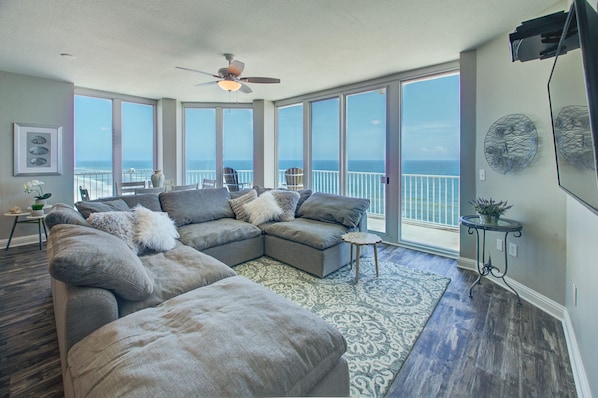 Living room offering large sectional/modular sofa.