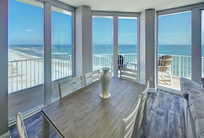 Dining area with seating for 6.