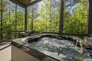 3 Covered Decks with Hot Tub