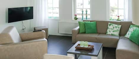 Mueble, Mesa, Propiedad, Sofá, Ventana, Verde, Comodidad, Edificio, Diseño De Interiores, Arquitectura