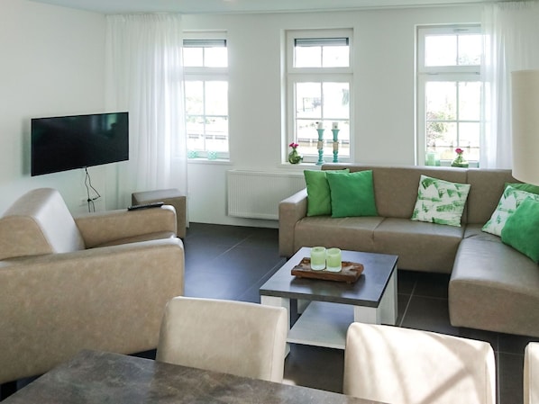 Furniture, Table, Property, Couch, Window, Green, Comfort, Building, Interior Design, Architecture