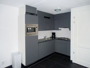 Cabinetry, Propriété, Bâtiment, Appareil De Cuisine, Cuisine, Cuisinière, Comptoir, Design Intérieur, Électroménager, Sol