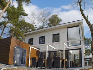 Cloud, Property, Sky, Window, Tree, Shade, Architecture, Residential Area, Wood, Neighbourhood