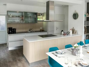Countertop, Cabinetry, Property, Kitchen Sink, Tap, Sink, Furniture, Kitchen, Kitchen Appliance, Kitchen Stove