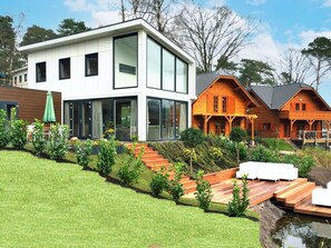 Plant, Building, Sky, Window, Cloud, Tree, House, Land Lot, Cottage, Grass