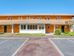 Ciel, Bâtiment, Fenêtre, Plante, Porte, Maison, Architecture, Lot Terre, Asphalte